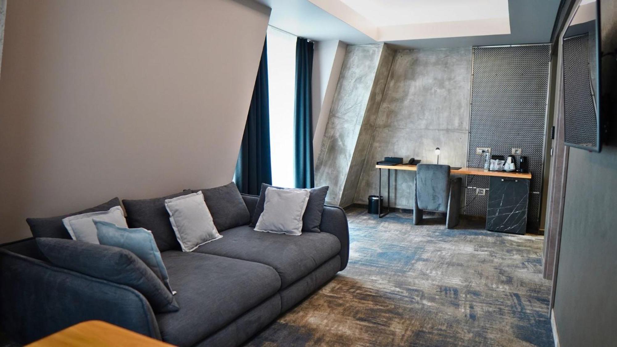Aniroc Signature Hotel Arad Exterior photo A suite at the hotel