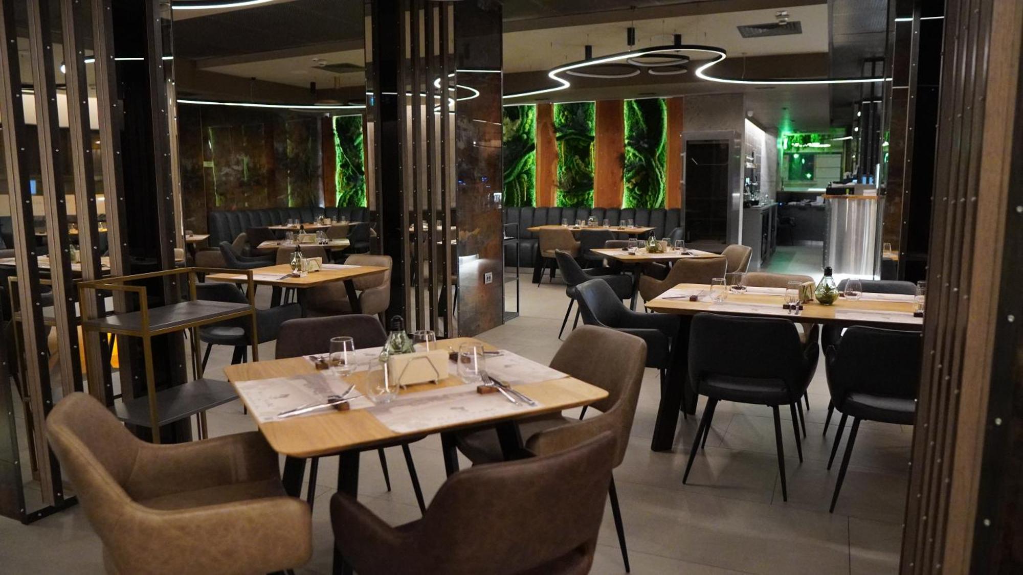 Aniroc Signature Hotel Arad Exterior photo Restaurant interior