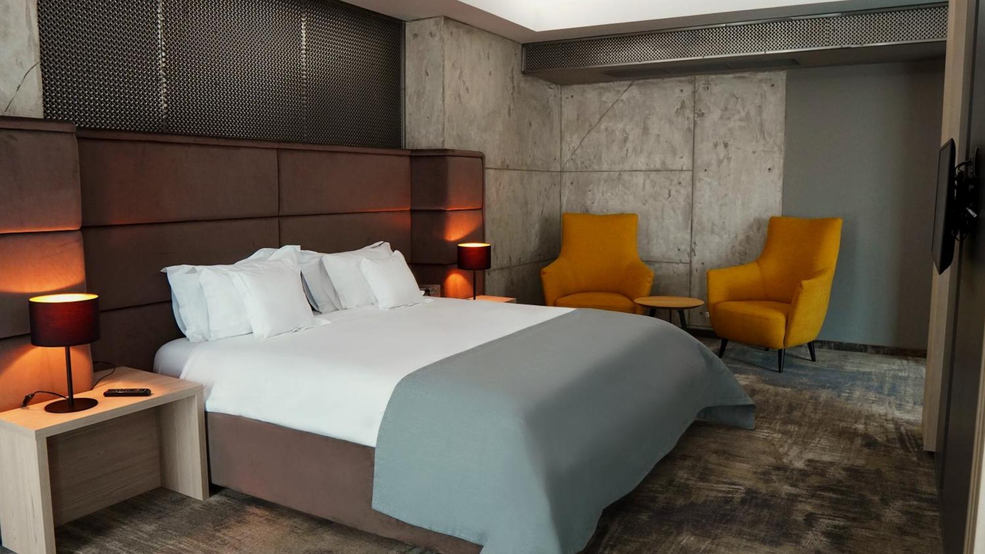 Aniroc Signature Hotel Arad Exterior photo A bedroom at the hotel